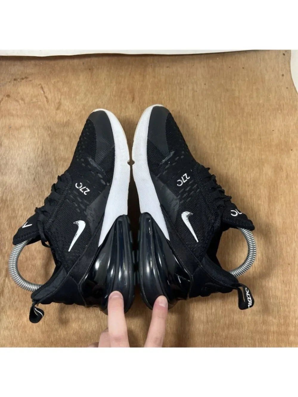Nike Air Max 270 Black White Women Size 7 Running Shoe AH6789-001